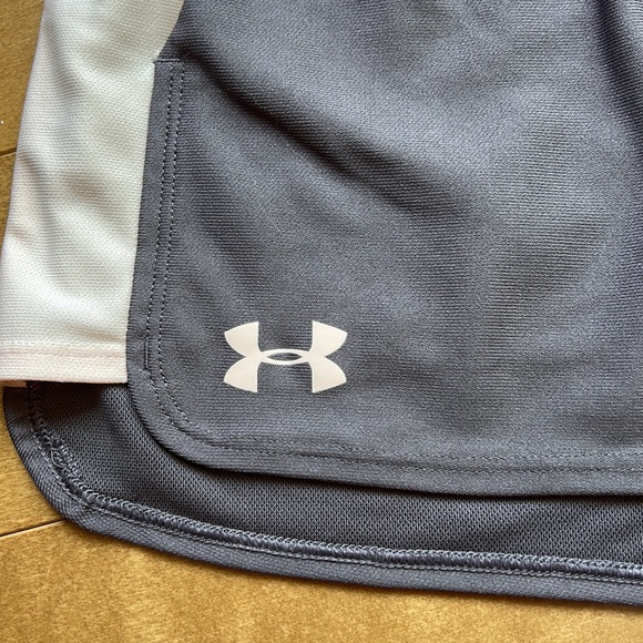 Under Armor Shorts - Picture 2 of 6
